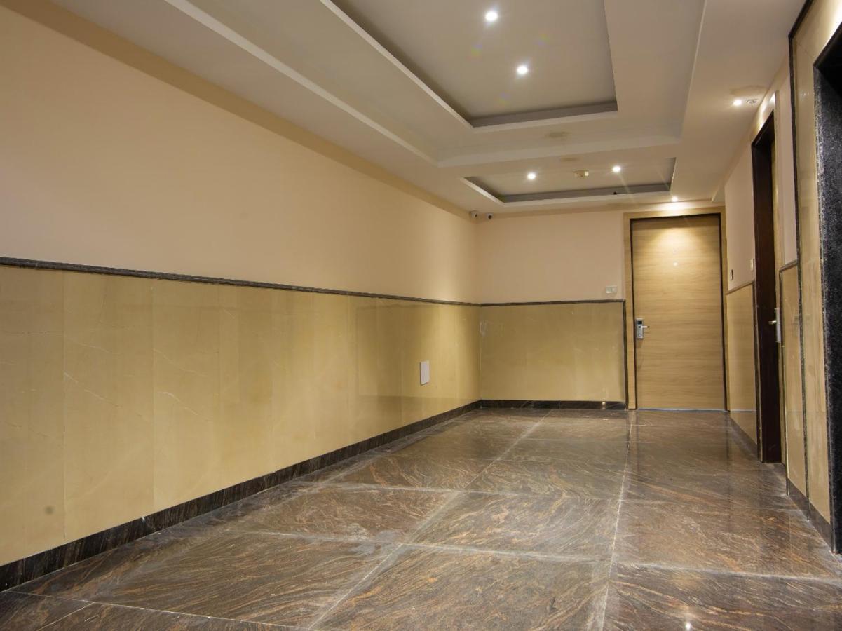 Hotel Ivy Plaza Luxury New Delhi Exterior photo