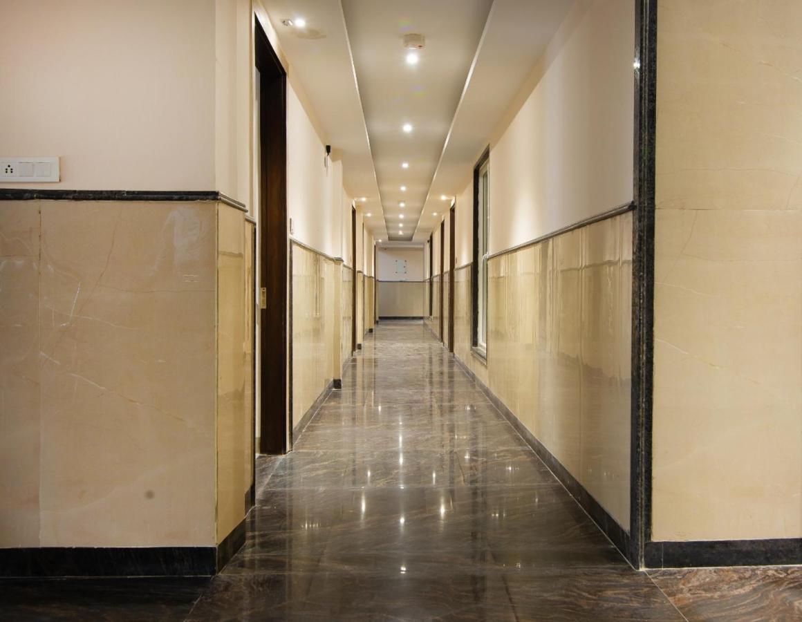 Hotel Ivy Plaza Luxury New Delhi Exterior photo