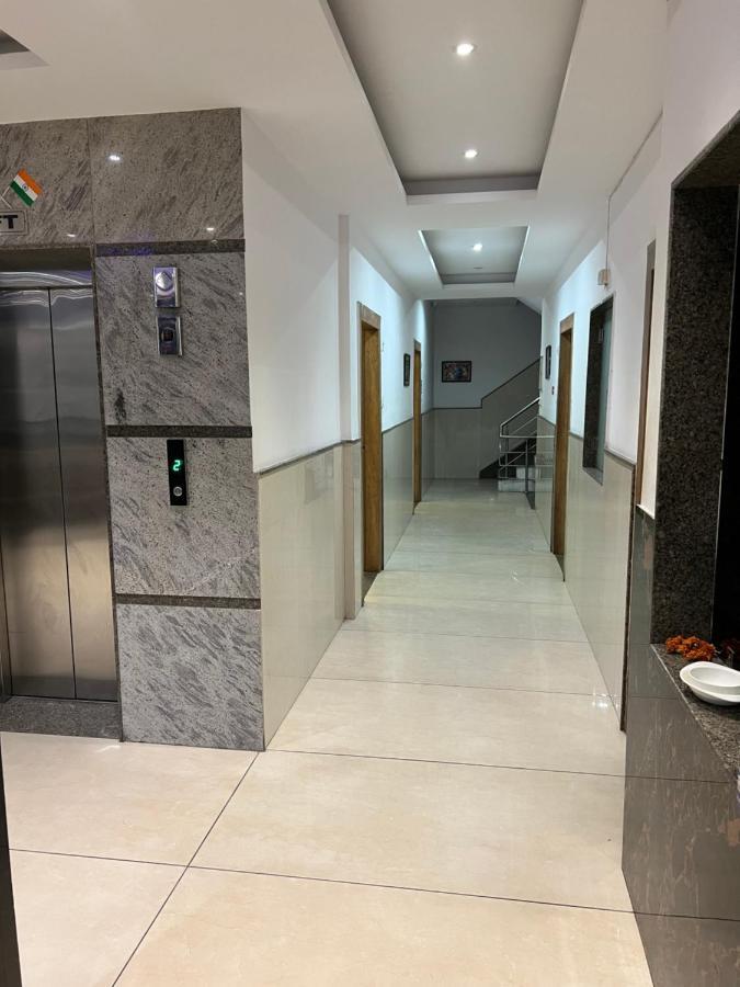 Hotel Ivy Plaza Luxury New Delhi Exterior photo