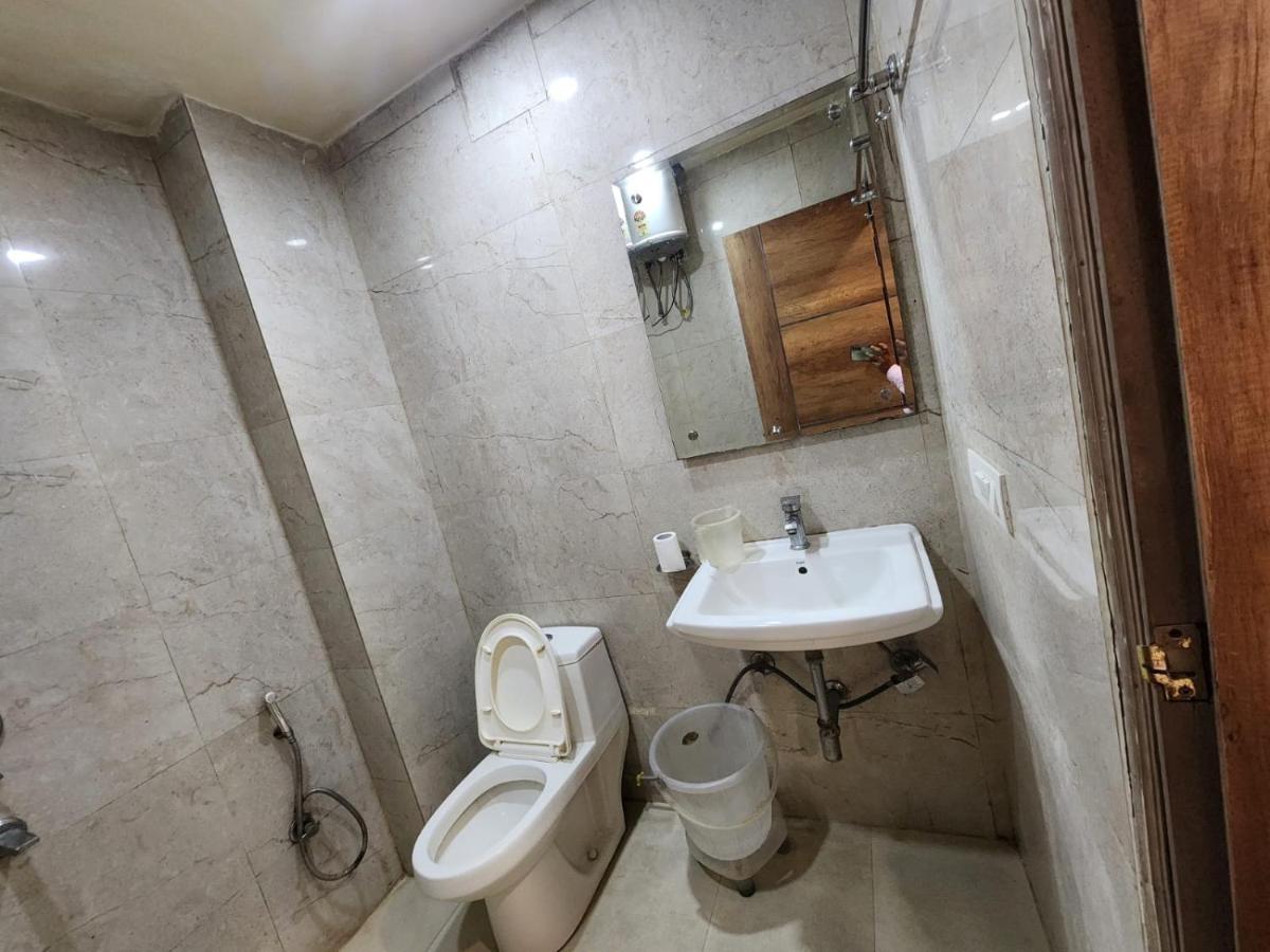 Hotel Ivy Plaza Luxury New Delhi Exterior photo