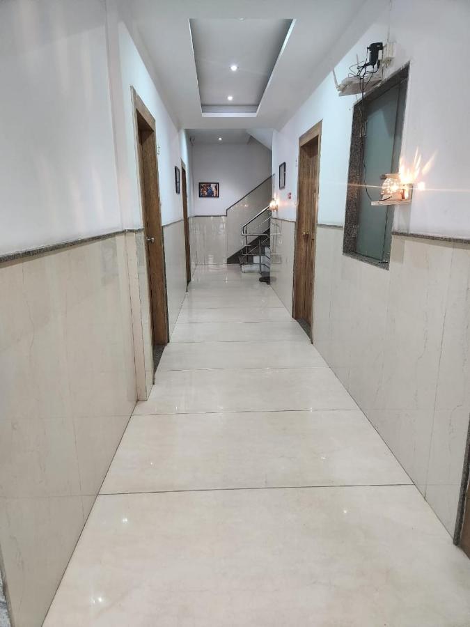 Hotel Ivy Plaza Luxury New Delhi Exterior photo