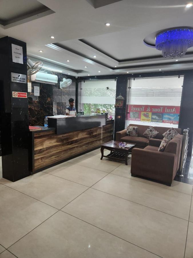 Hotel Ivy Plaza Luxury New Delhi Exterior photo